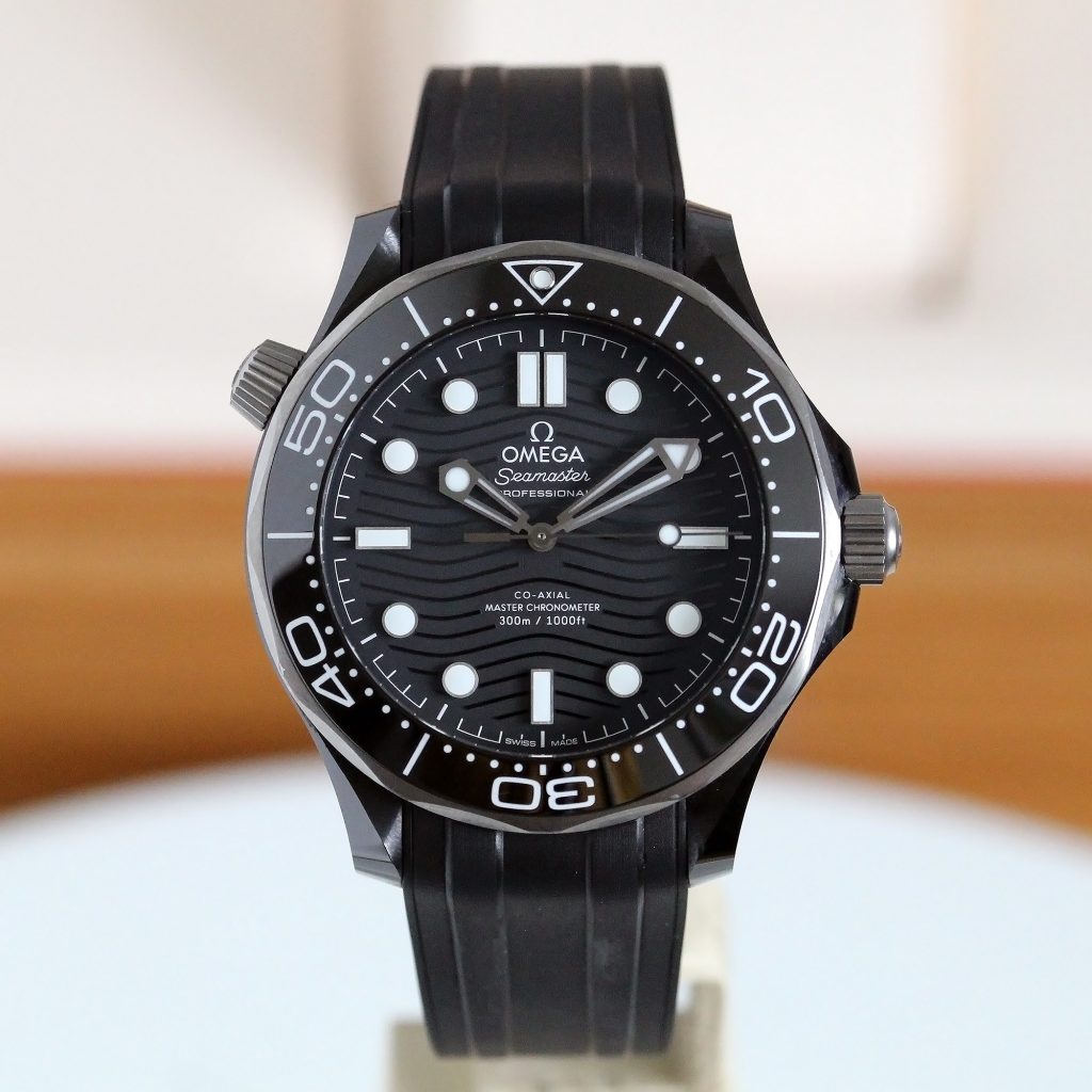 OMEGA Seamaster Diver 300M 43.5 mm, black ceramic on rubber strap 21092442001001